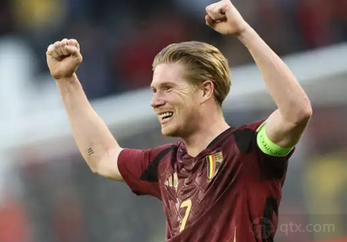 后腰回撤形 后腰回撤形