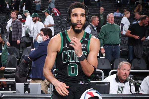 与肋部三人 与肋部三人